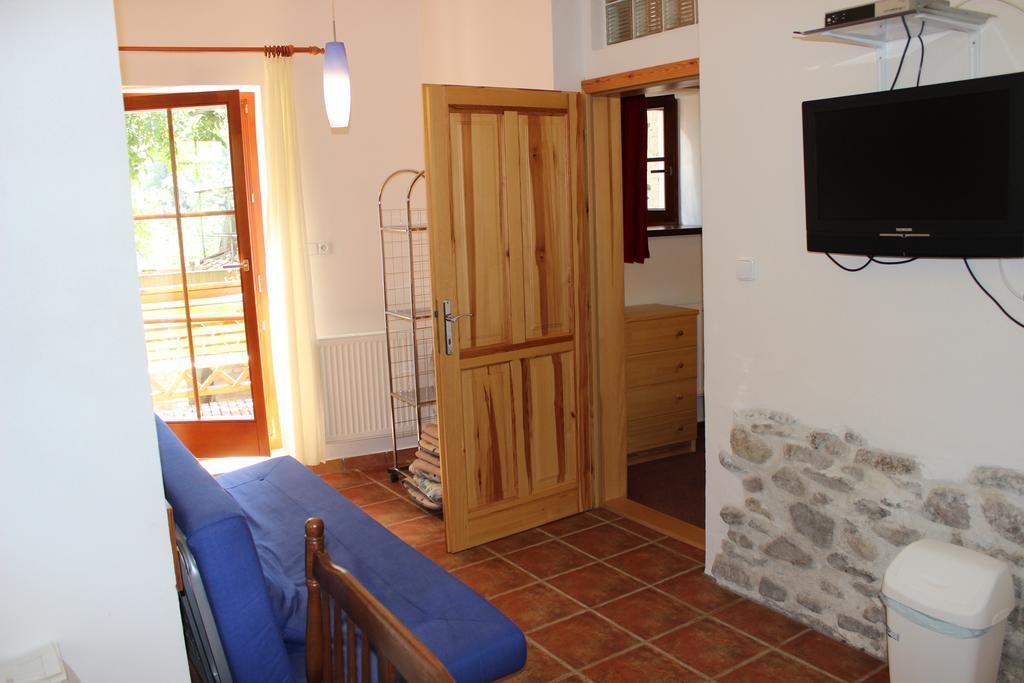 Apartamento Penzion Gomelská Horní Stropnice Exterior foto