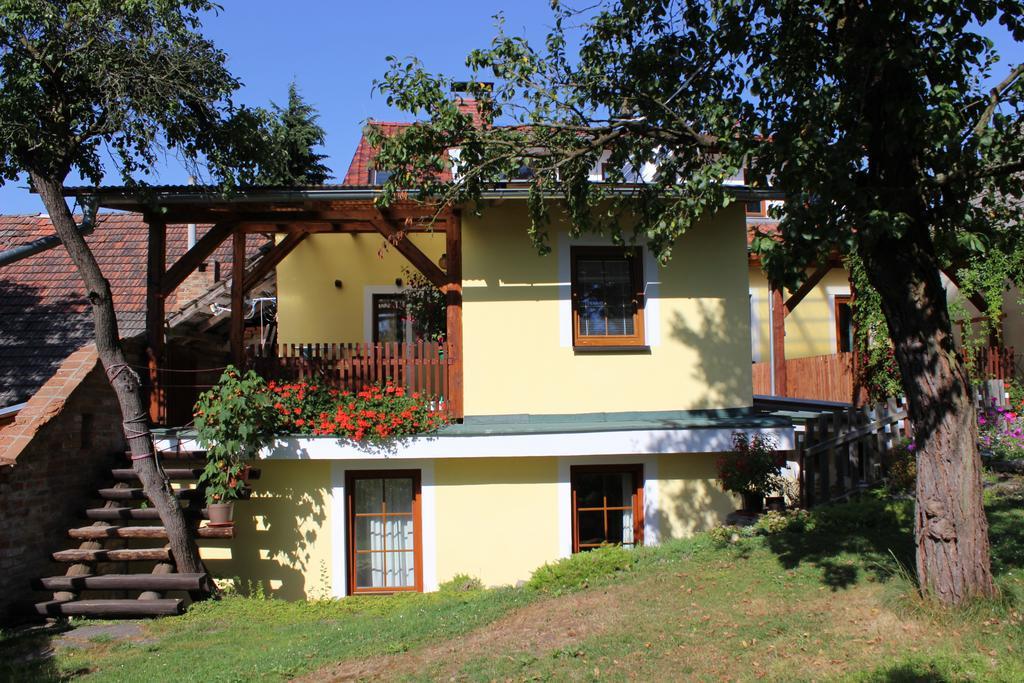 Apartamento Penzion Gomelská Horní Stropnice Exterior foto